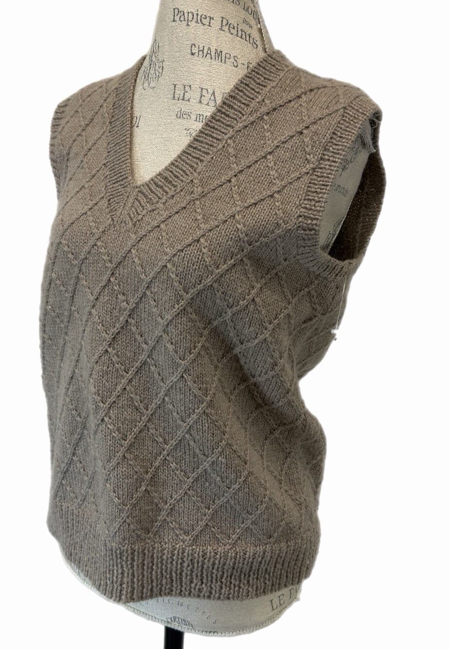 Vintage hand knitted wool Sweater Vest V Neck Argyle Diamond Preppy Small